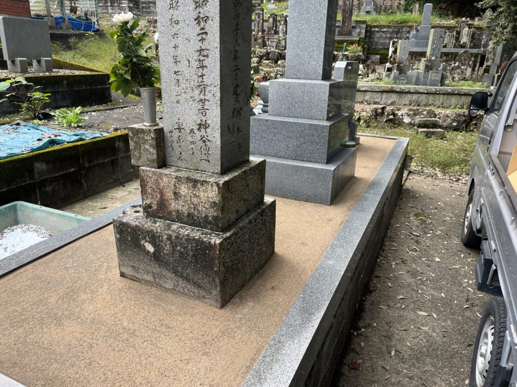 既存の玉砂利 残土を排除して防草土で固め