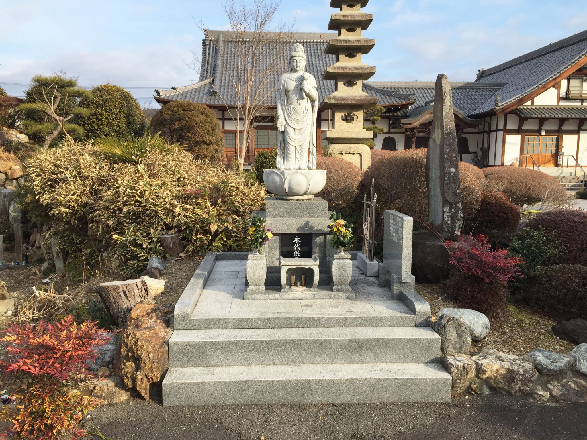 広厳寺の永代供養塔