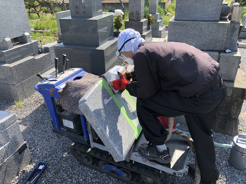 墓誌の現場彫り