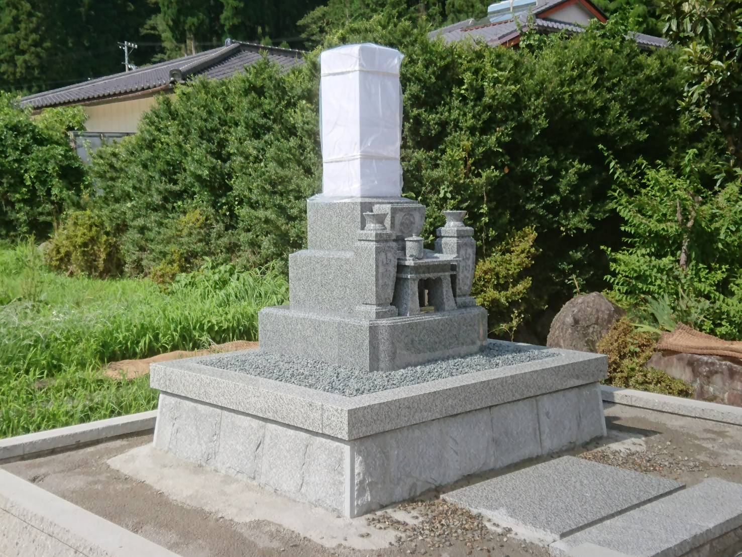 9寸墓石とケンチ石外柵