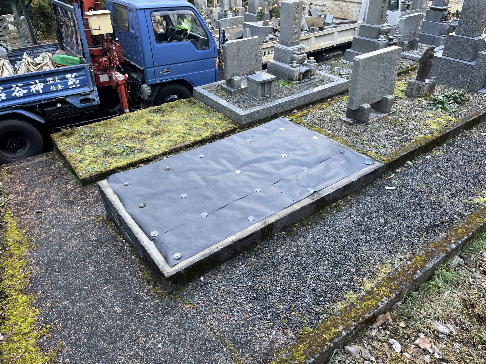 岐阜市岩崎の蛍町墓地にて墓所を解体して更地へ